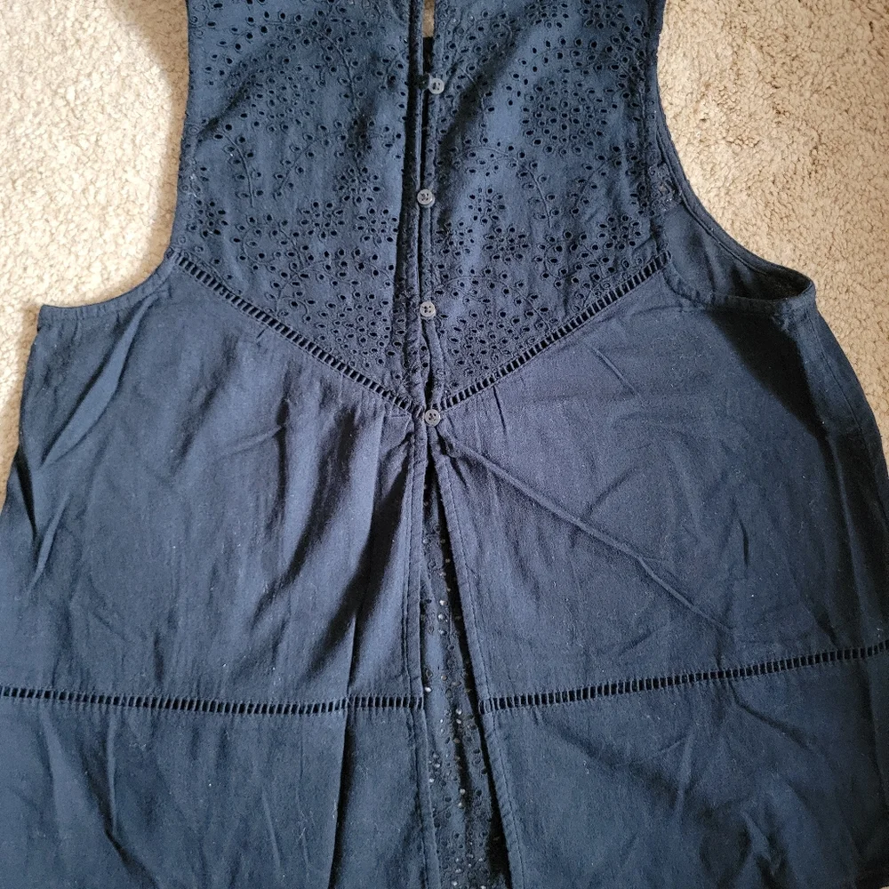 Abercrombie & Fitch Navy Eyelet Sleeveless Blouse S - Picture 2 of 3